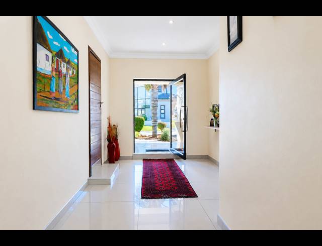 4 BEDROOM GOLF ESTATE FOR SALE IN BLUE VALLEY GOLF ESTATE